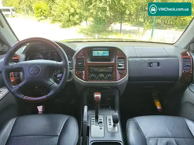 Mitsubishi Pajero 2006, фото з оголошення 2 з 20, VIN JMYLRV73W6J703562