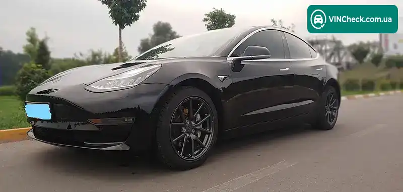 Tesla Model 3 2018, фото з оголошення 2 з 11, VIN 5YJ3E1EA8JF010168