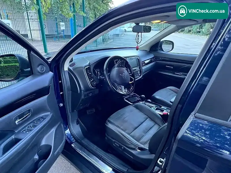 Mitsubishi Outlander 2019, фото з оголошення 2 з 11, VIN JA4AD3A30KZ038436