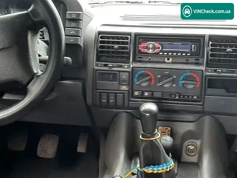 Land Rover Discovery 1993, фото з оголошення 2 з 12, VIN SALLJGMF8KA059320