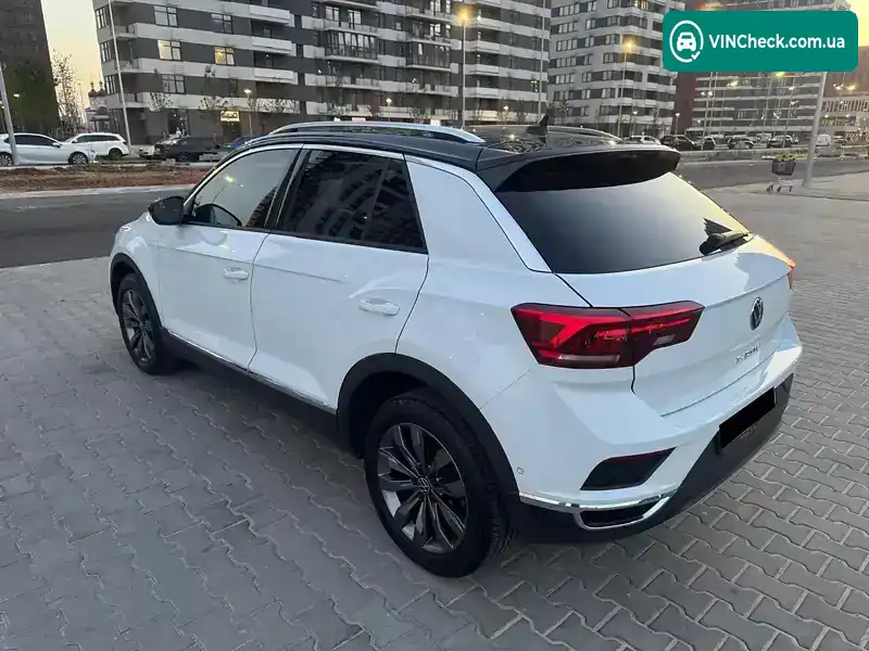 Volkswagen T-Roc 2021, фото з оголошення 2 з 12, VIN WVGZZZA1ZMV095683