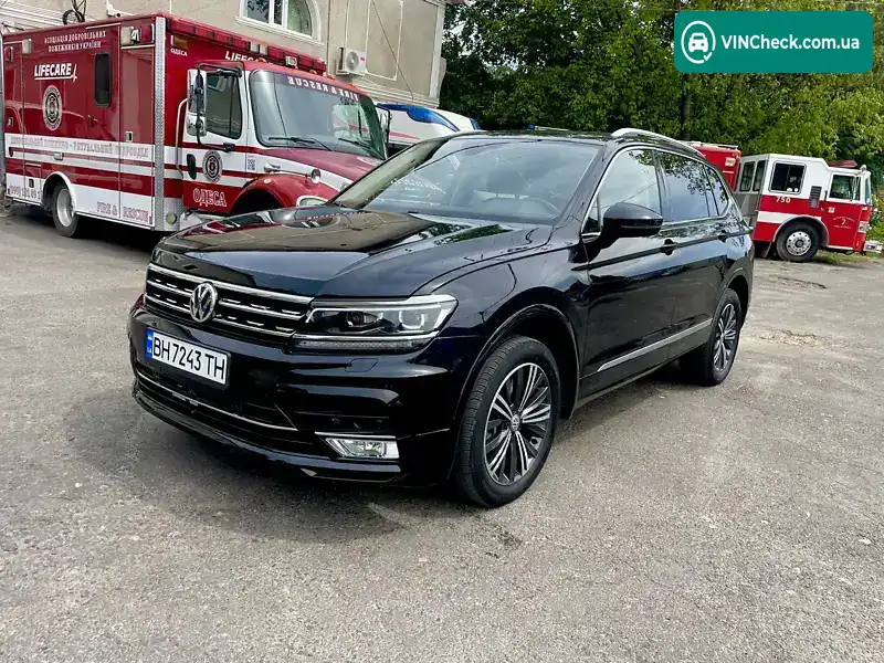 Volkswagen Tiguan 2018, фото з оголошення 2 з 20, VIN 3VV4B7AX0JM154871