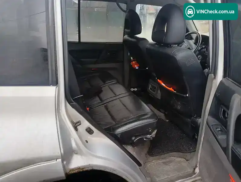 Mitsubishi Pajero 2002, фото з оголошення 1 з 10, VIN JMBLYV75W2J000546