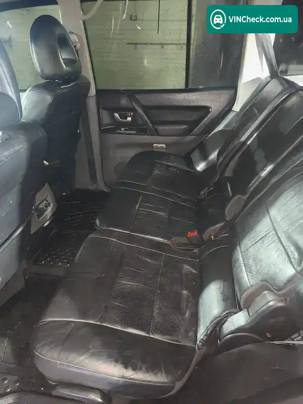Mitsubishi Pajero 2005, фото з оголошення 2 з 10, VIN JMYLRV73W6J704168