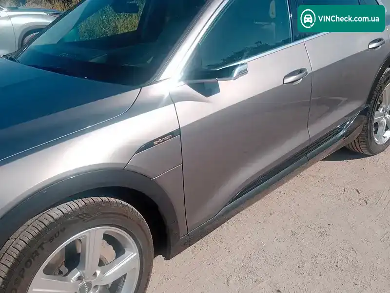 Audi e-tron 2019, фото з оголошення 2 з 19, VIN WAUZZZGE8KB011724