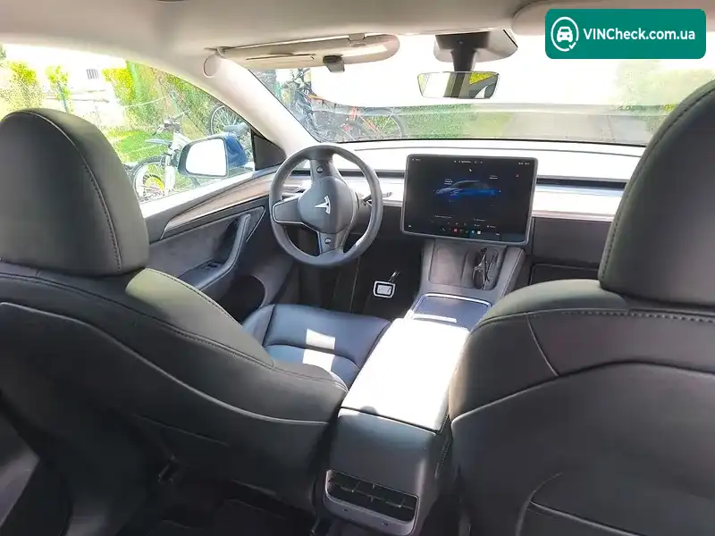 Tesla Model Y 2023, фото з оголошення 1 з 11, VIN 7SAYGAEE1PF814522