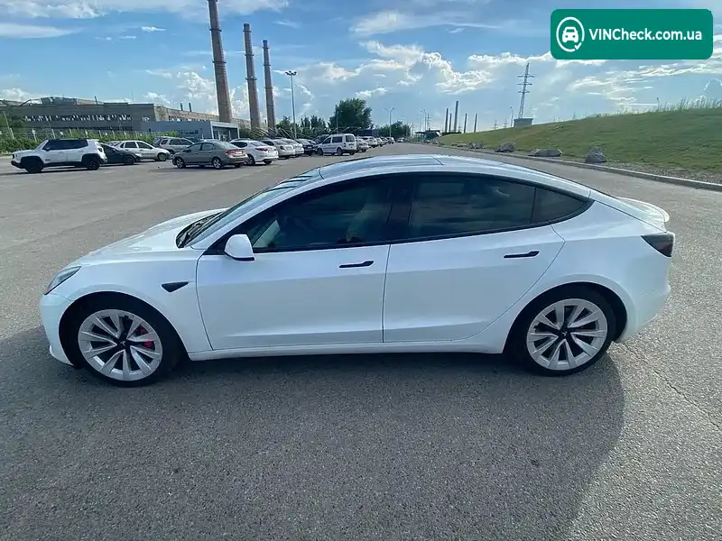 Tesla Model 3 2021, фото з оголошення 2 з 10, VIN 5YJ3E1ECXMF925576