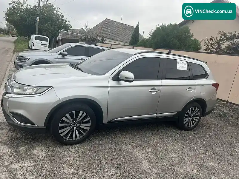 Mitsubishi Outlander 2018, фото з оголошення 2 з 9, VIN JA4AD3A30KZ031244