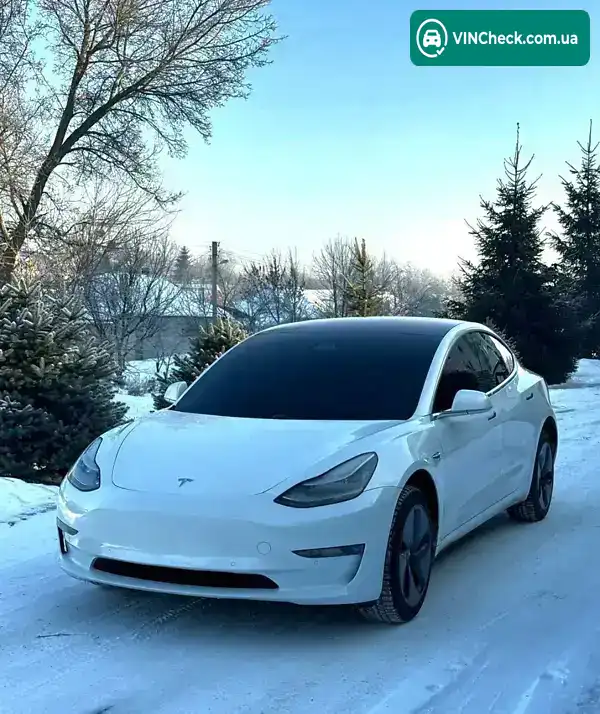 Tesla Model 3 2018, фото з оголошення 2 з 15, VIN 5YJ3E1EA4JF161671