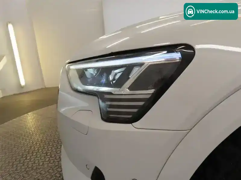 Audi e-tron 2019, фото з оголошення 2 з 16, VIN WAUZZZGE1LB011999