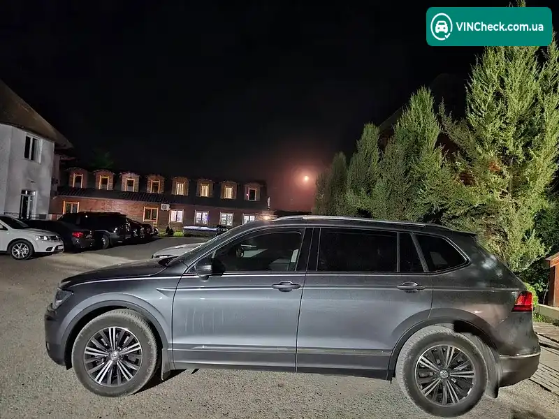 Volkswagen Tiguan 2018, фото з оголошення 2 з 9, VIN 3VV3B7AX3JM151300