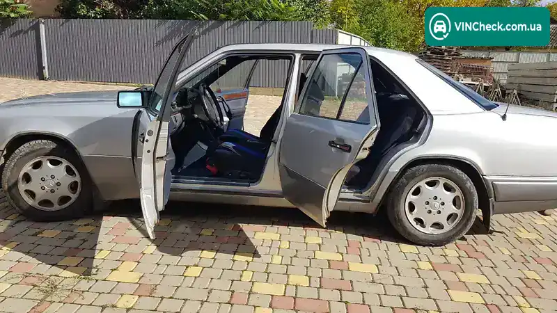 Mercedes-Benz E-Class 1995, фото з оголошення 2 з 9, VIN WDB1240221C207433
