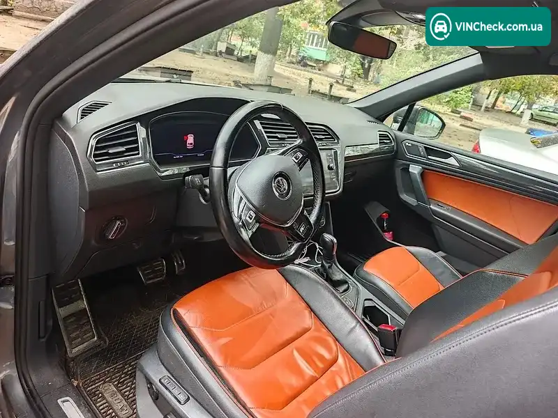 Volkswagen Tiguan 2019, фото з оголошення 2 з 10, VIN 3VV4B7AX6LM056804