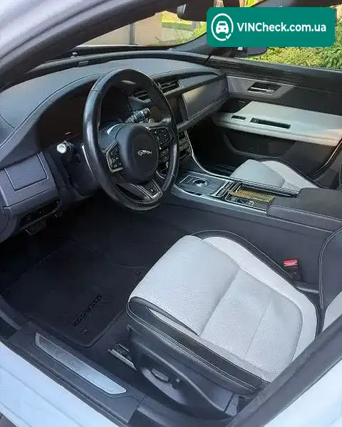 Jaguar XF 2017, фото з оголошення 2 з 10, VIN SAJBA4BN5JCY56093