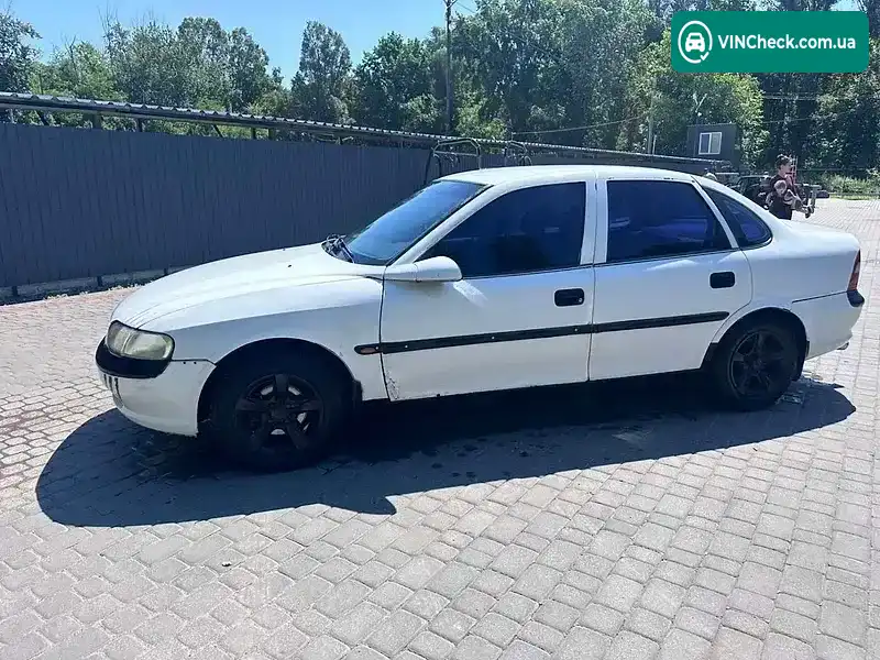 Opel Vectra 1997, фото з оголошення 1 з 17, VIN W0L000036V5097461