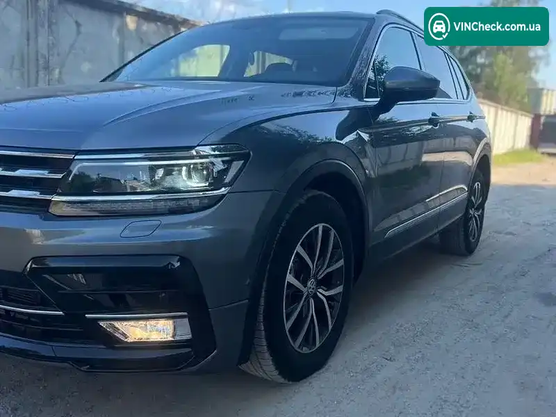 Volkswagen Tiguan 2017, фото з оголошення 2 з 20, VIN 3VV2B7AX7JM072868