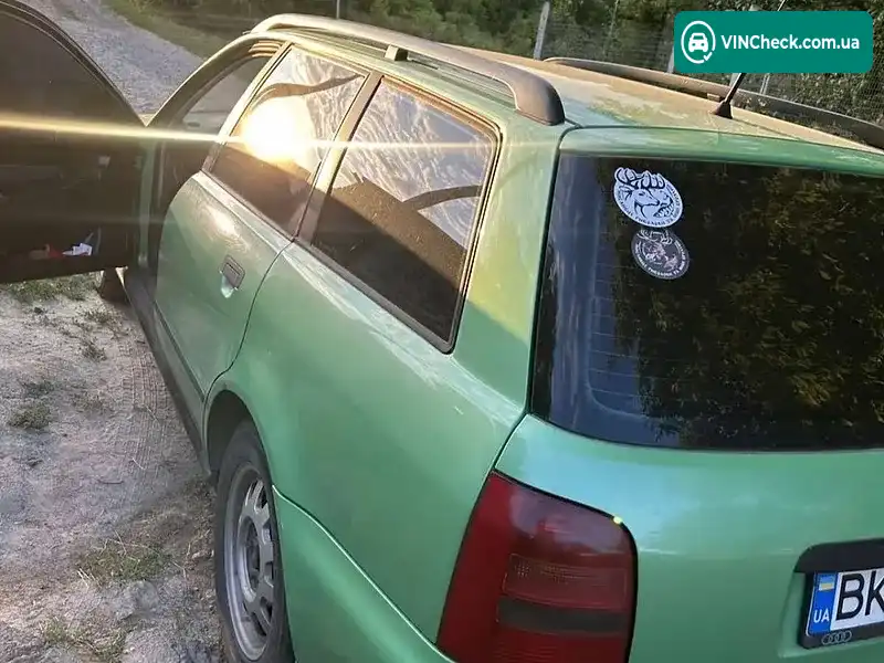 Audi A4 1996, фото з оголошення 1 з 8, VIN WAUZZZ8DZTA296050