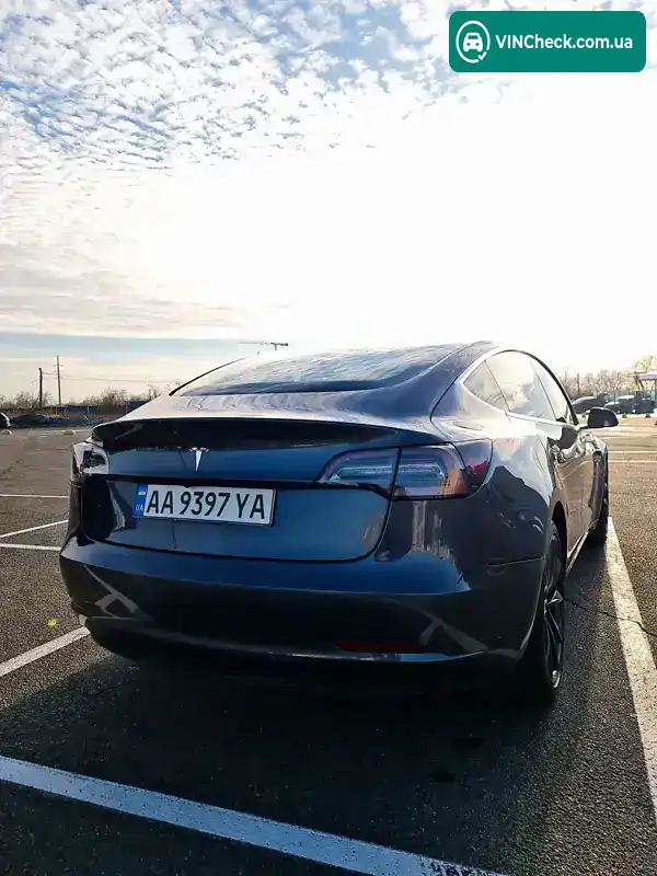 Tesla Model 3 2020, фото з оголошення 2 з 10, VIN 5YJ3E1EB7LF720819