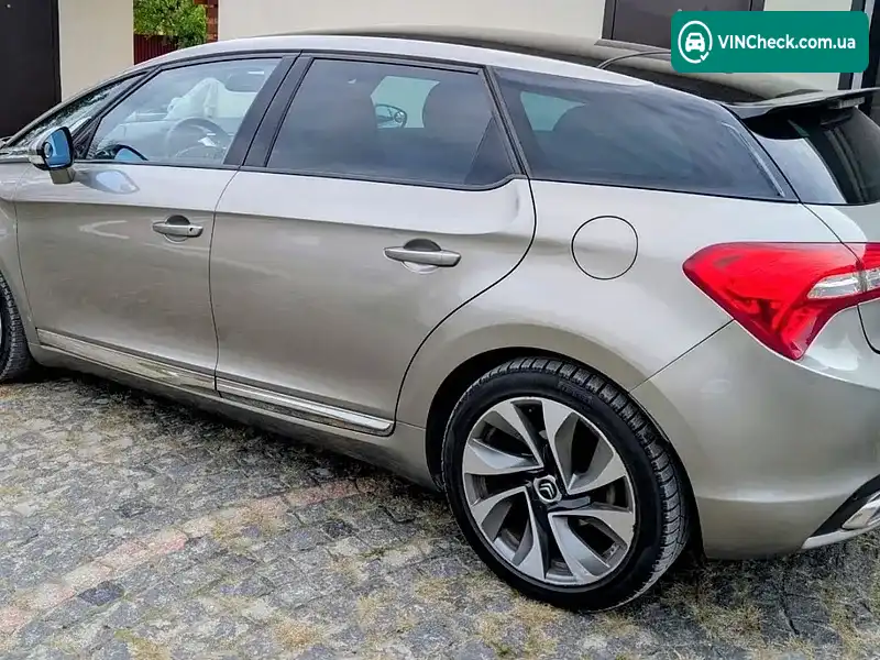 Citroen DS5 2013, фото з оголошення 2 з 20, VIN VF7KF5FVADS512087