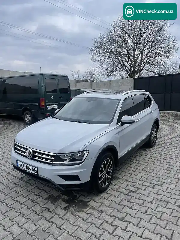 Volkswagen Tiguan 2018, фото з оголошення 1 з 16, VIN SHSRE5850AU019657