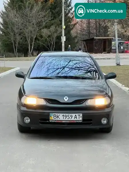 Renault Laguna 2000, фото з оголошення 2 з 16, VIN VF1B56G0522691445