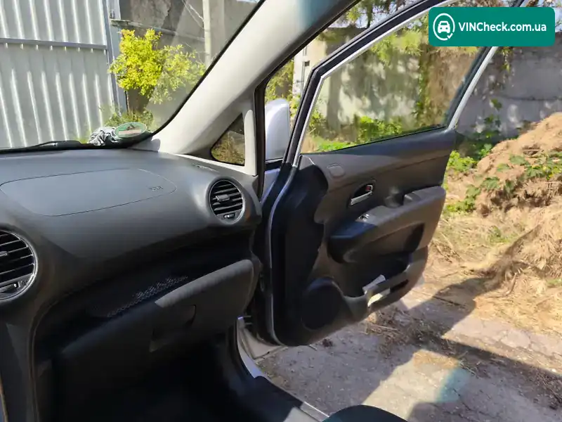 Kia Carens 2011, фото з оголошення 2 з 10, VIN KNAHH81BAC7372909