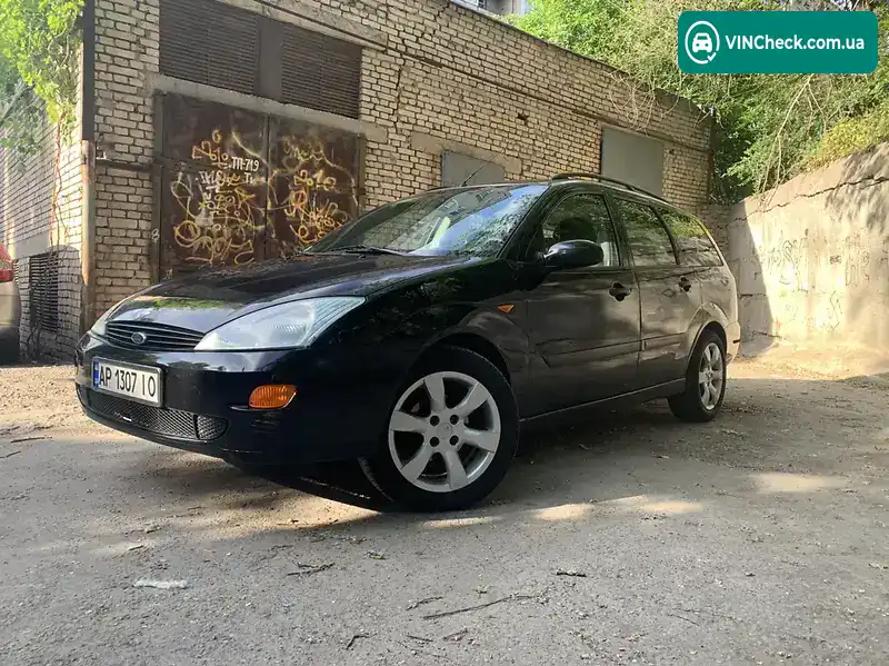 Ford Focus 2000, фото з оголошення 1 з 10, VIN WF0NXXGCDNYY37946