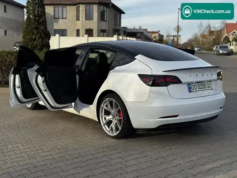 Tesla Model 3 2018, фото з оголошення 1 з 12, VIN 5YJ3E1EB5JF084351