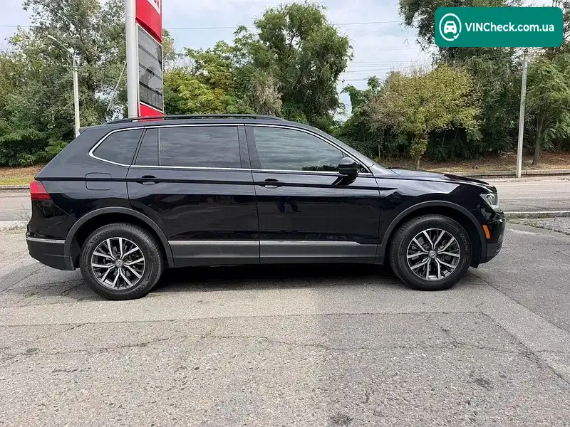 Volkswagen Tiguan 2018, фото з оголошення 2 з 20, VIN 3VV2B7AXXJM191224