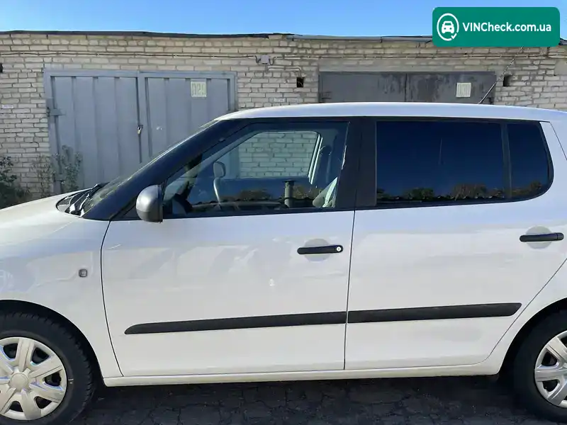 Skoda Fabia 2011, фото з оголошення 2 з 20, VIN TMBEA25JXB3102536
