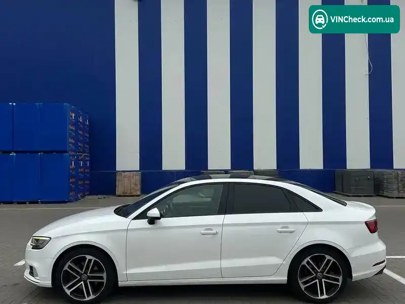 Audi A3 2018, фото з оголошення 2 з 12, VIN WAUB8GFF3J1094664