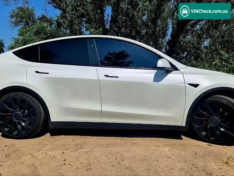 Tesla Model Y 2023, фото з оголошення 2 з 13, VIN 7SAYGDEF1PF919698