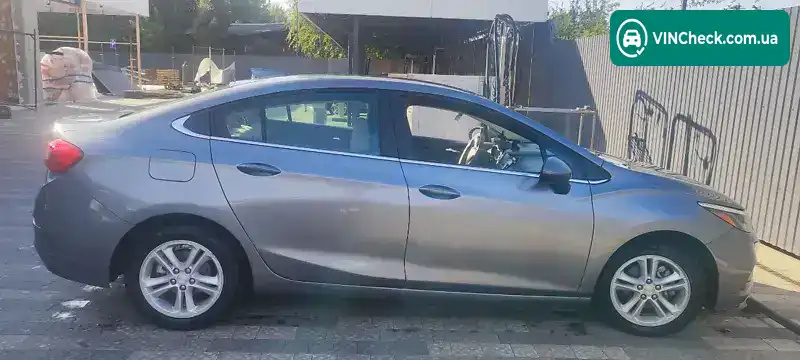 Chevrolet Cruze 2018, фото з оголошення 1 з 10, VIN 1G1BE5SM1J7180372