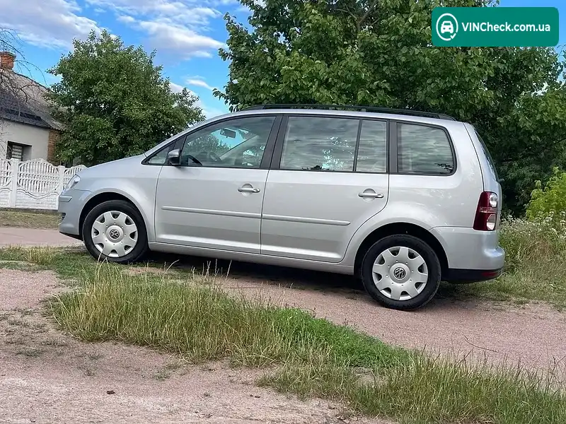 Volkswagen Touran 2010, фото з оголошення 2 з 20, VIN WVGZZZ1TZAW115835
