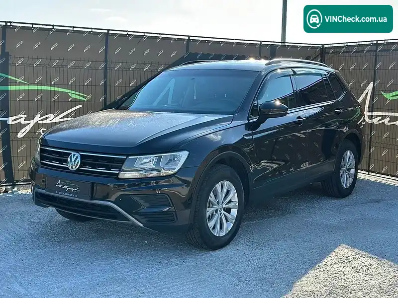Volkswagen Tiguan 2017, фото з оголошення 1 з 20, VIN 3VV1B7AX0JM084811