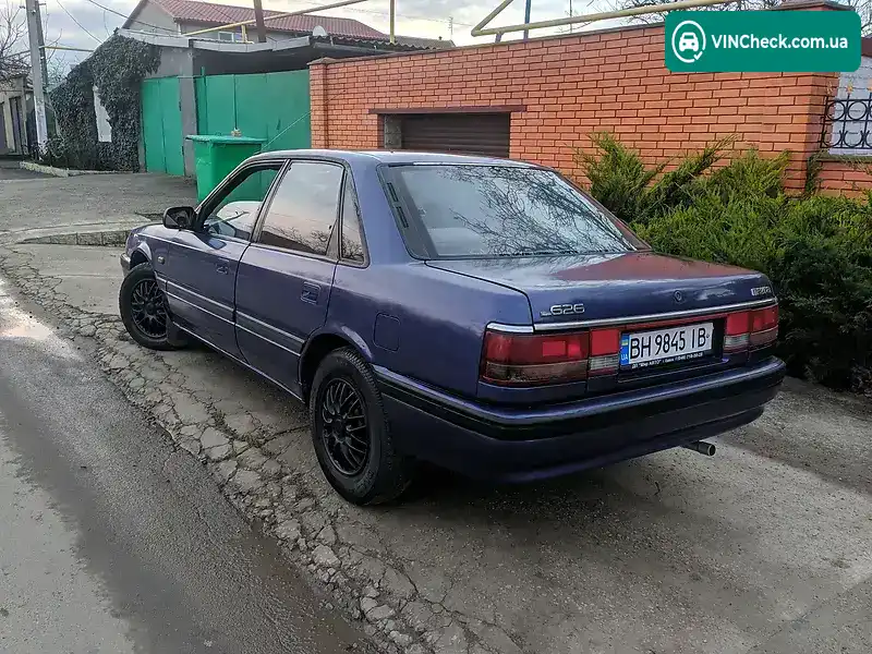 Mazda 626 1990, фото з оголошення 2 з 20, VIN JMZGD12D2L1591893