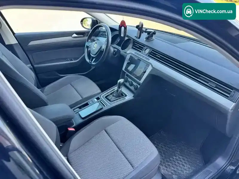 Volkswagen Passat 2019, фото з оголошення 2 з 10, VIN WVWZZZ3CZKE202238