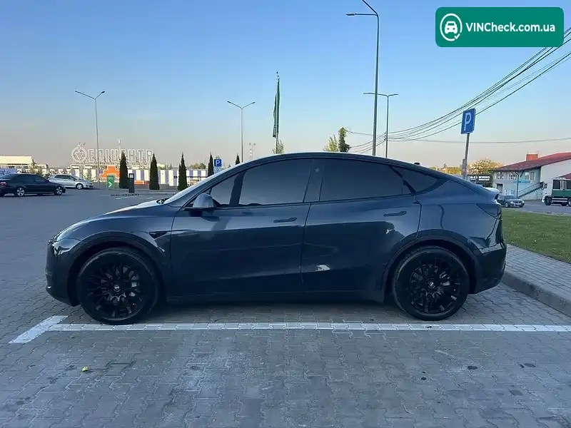 Tesla Model Y 2024, фото з оголошення 2 з 20, VIN 7SAYGDEE6RA253767