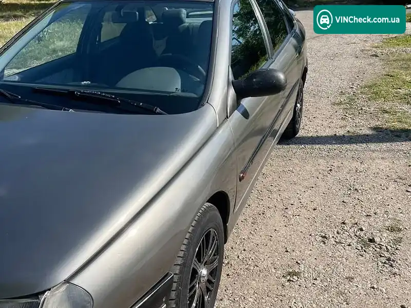 Renault Laguna 1996, фото з оголошення 2 з 20, VIN VF1B56TKE15520922