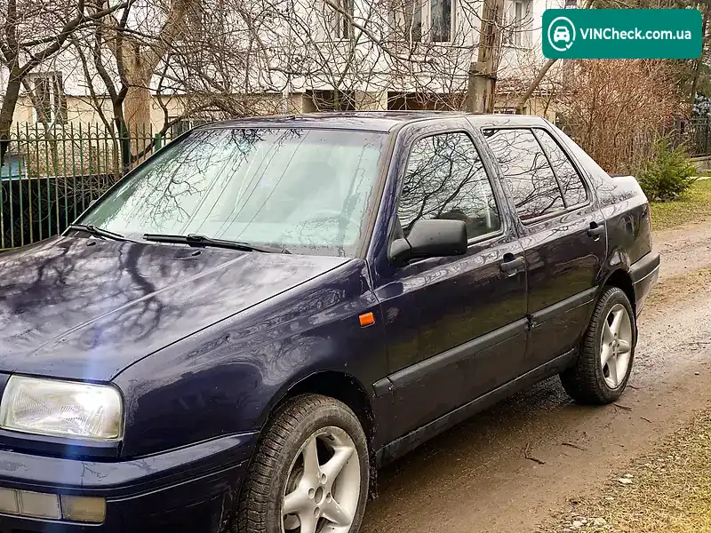 Volkswagen Vento 1993, фото з оголошення 2 з 20, VIN WVWZZZ1HZPW715356