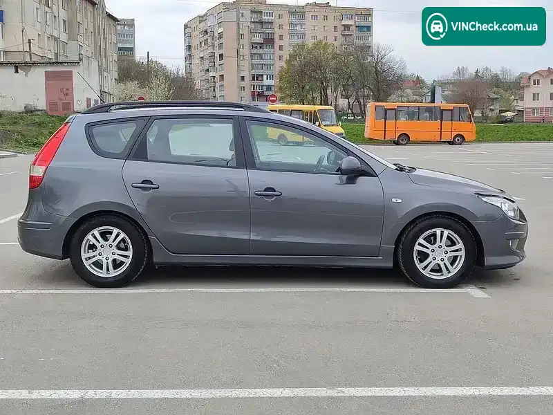 Hyundai i30 2010, фото з оголошення 2 з 21, VIN TMADC81SBBJ036804
