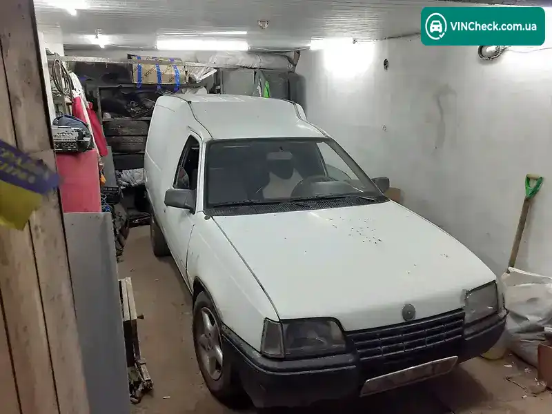 Opel Kadett 1988, фото з оголошення 2 з 2, VIN W0L000038JE159298