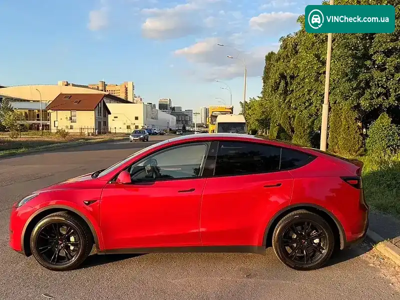 Tesla Model Y 2023, фото з оголошення 2 з 17, VIN 7SAYGDEE0PA187990