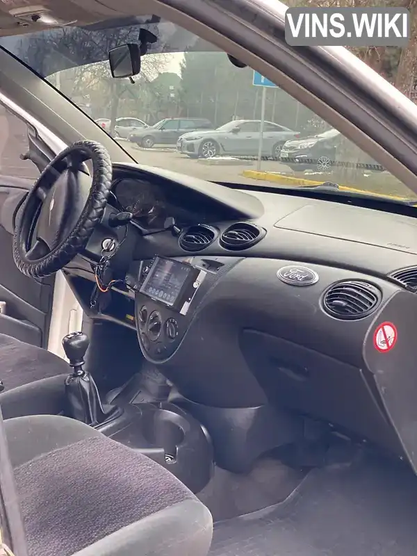 Ford Focus 2000, фото з оголошення 2 з 21, VIN WF0NXXGCDNYD19231