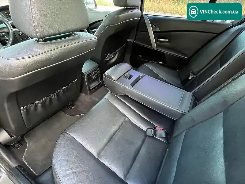 BMW 5 Series 2004, фото з оголошення 2 з 11, VIN WBANC71030B640130