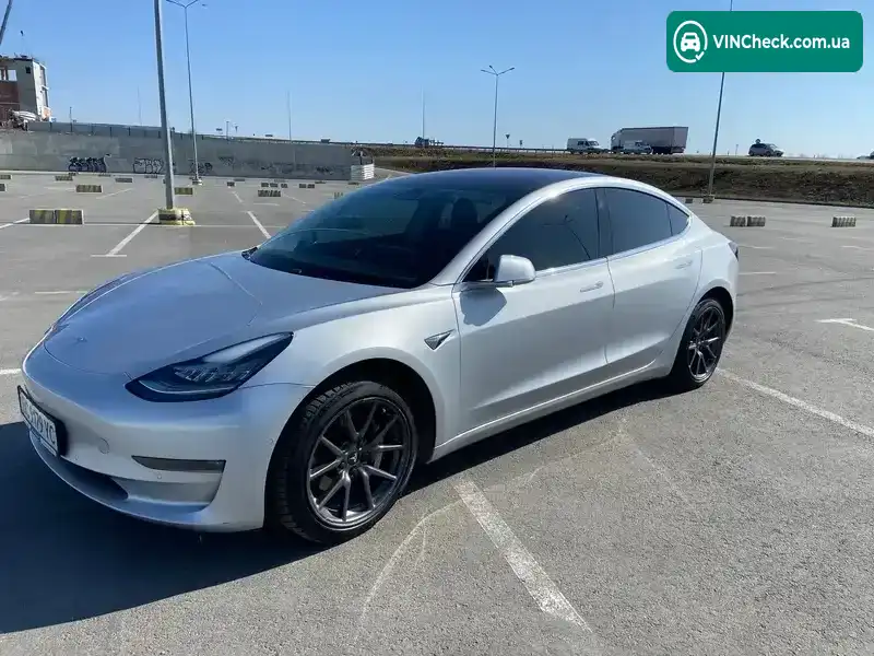 Tesla Model 3 2018, фото з оголошення 2 з 13, VIN 5YJ3E1EA3JF039271
