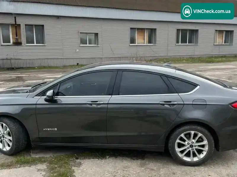 Ford Fusion 2019, фото з оголошення 2 з 20, VIN 3FA6P0LU0KR174275