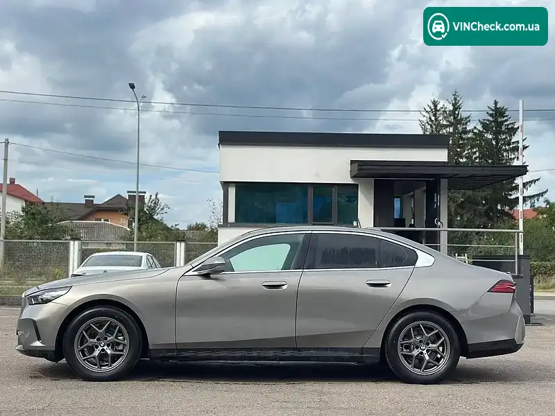 BMW 5 Series 2025, фото з оголошення 2 з 20, VIN WBA11FJ050CV50454
