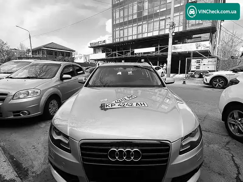 Audi A4 2010, фото з оголошення, VIN WAUZZZ8KXBA085740