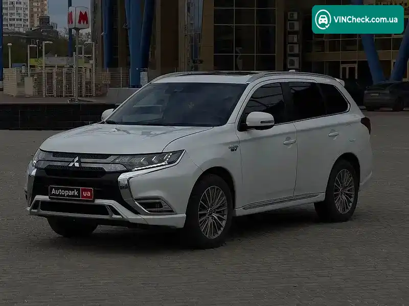 Mitsubishi Outlander 2020, фото з оголошення 1 з 21, VIN JA4J24A5XLZ041732